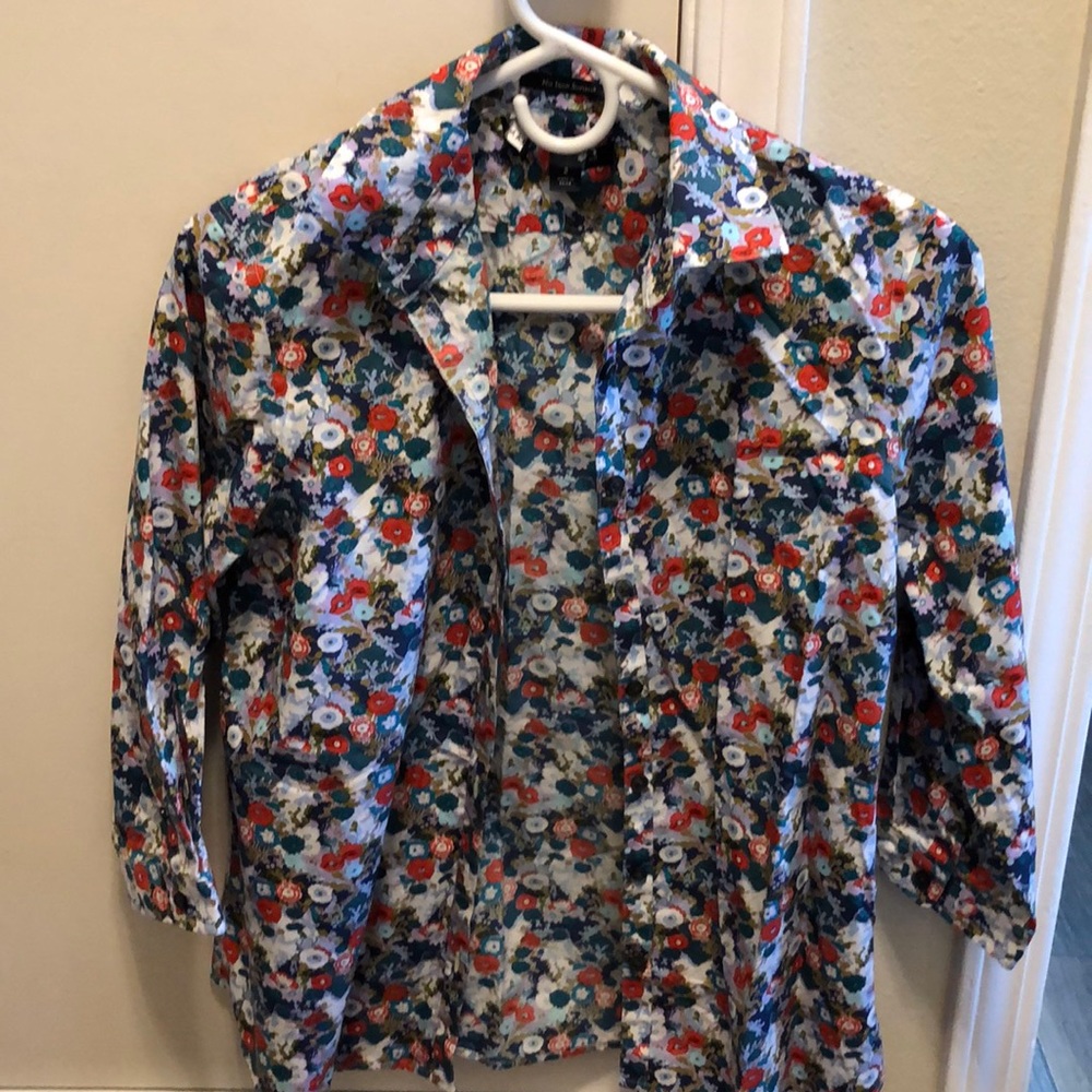Nice floral casual top.
